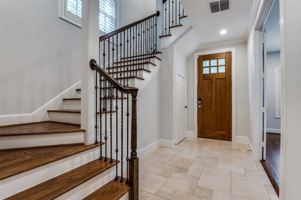 2110 Helsminster Drive Dallas, TX 75201