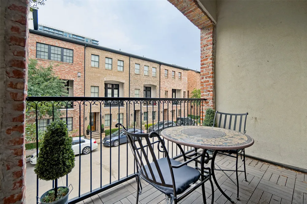 2110 Helsminster Drive Dallas, TX 75201