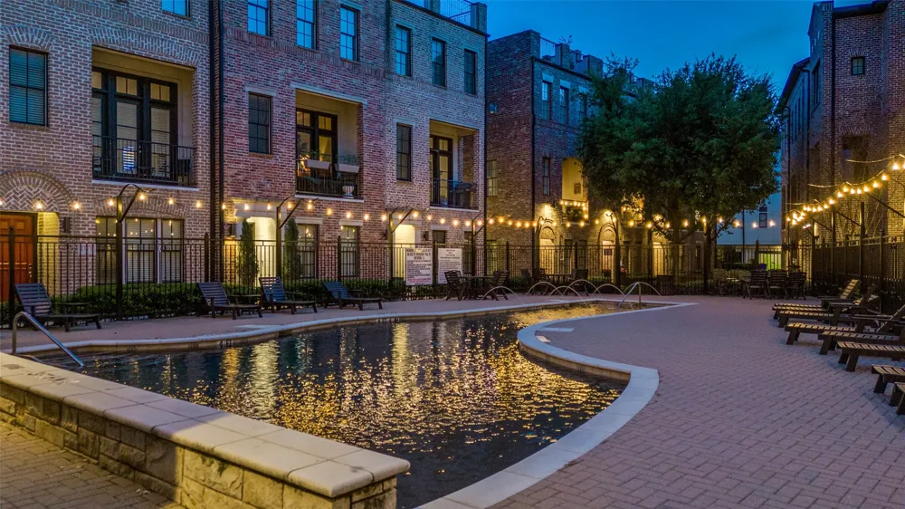 2110 Helsminster Drive Dallas, TX 75201