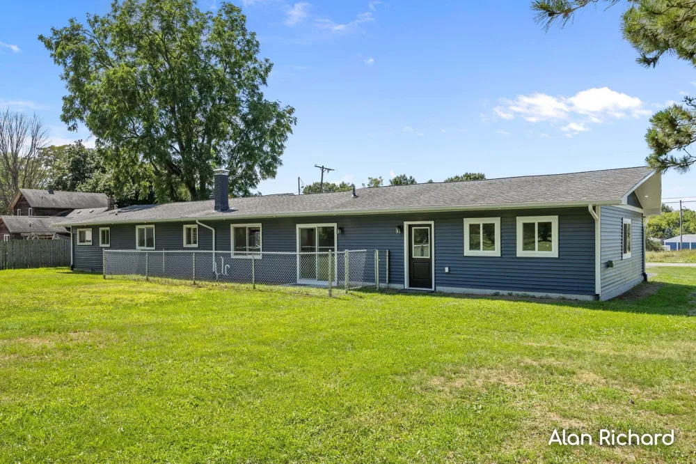 8446 Vinton Avenue NW Sparta, MI 49345