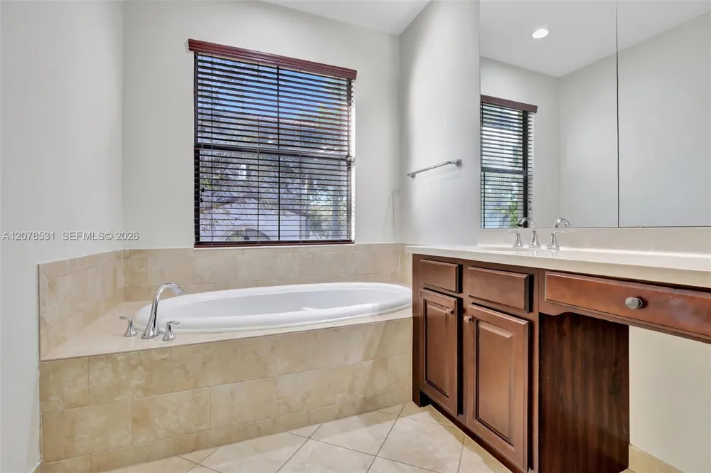 12430 NW 32nd Mnr Sunrise, FL 33323