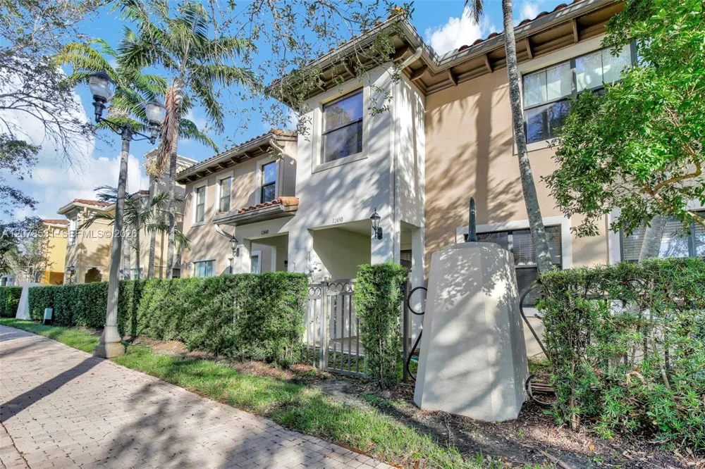 12430 NW 32nd Mnr Sunrise, FL 33323