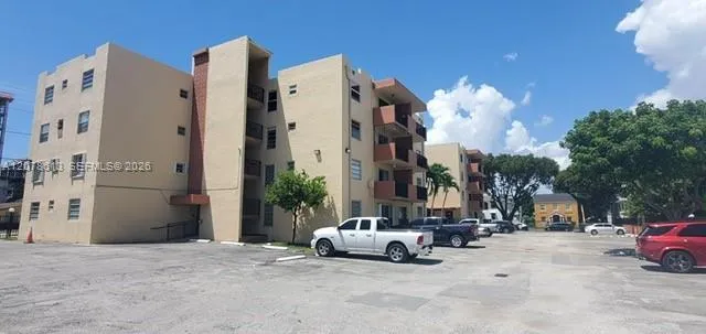 677 SW 9th Ave #102 Miami, FL 33130