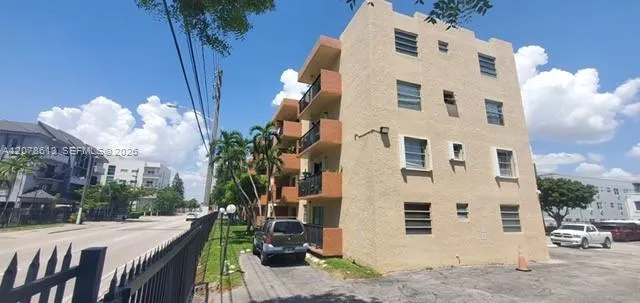677 SW 9th Ave #102 Miami, FL 33130