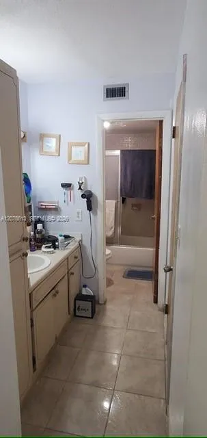 677 SW 9th Ave #102 Miami, FL 33130