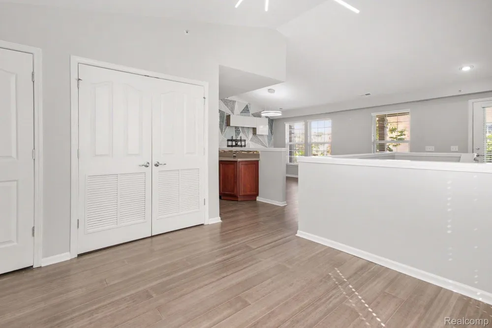 27909 Hopkins Drive Novi City, MI 48377