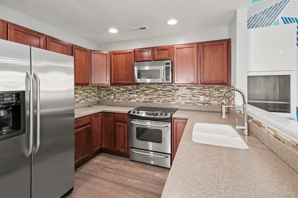27909 Hopkins Drive Novi City, MI 48377