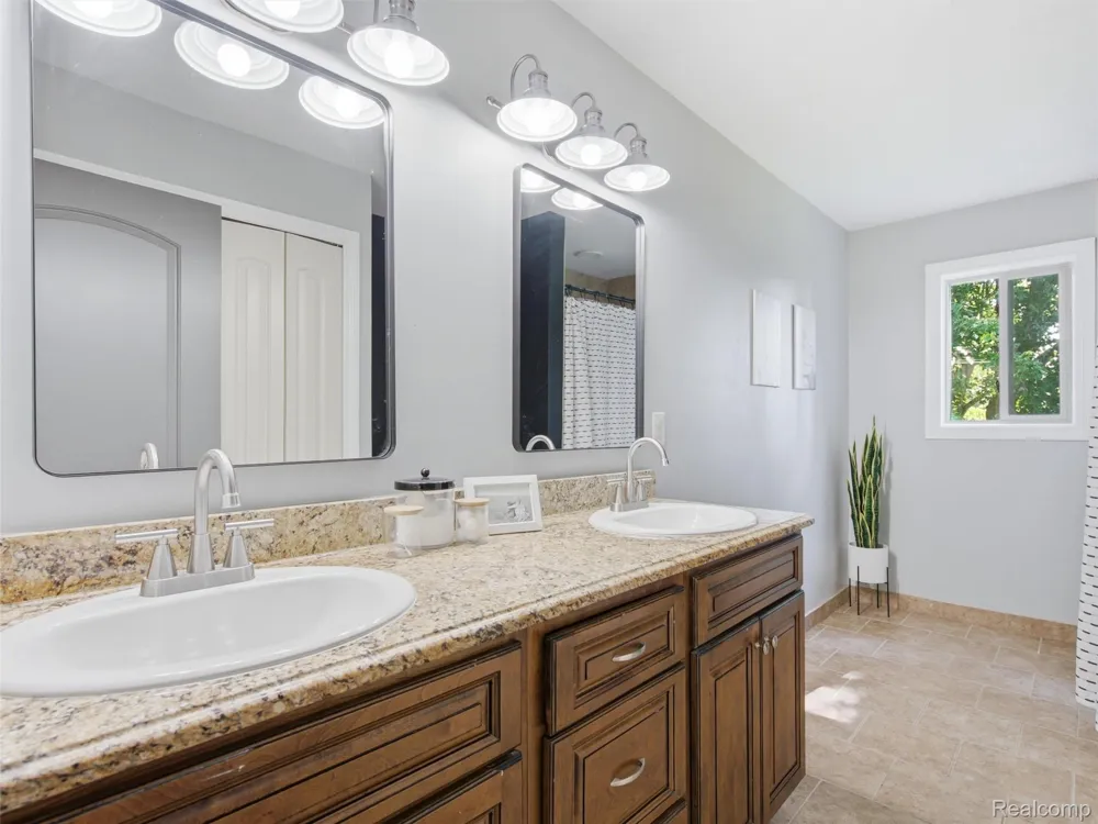 39218 Nautical Lane Harrison Charter Township, MI 48045