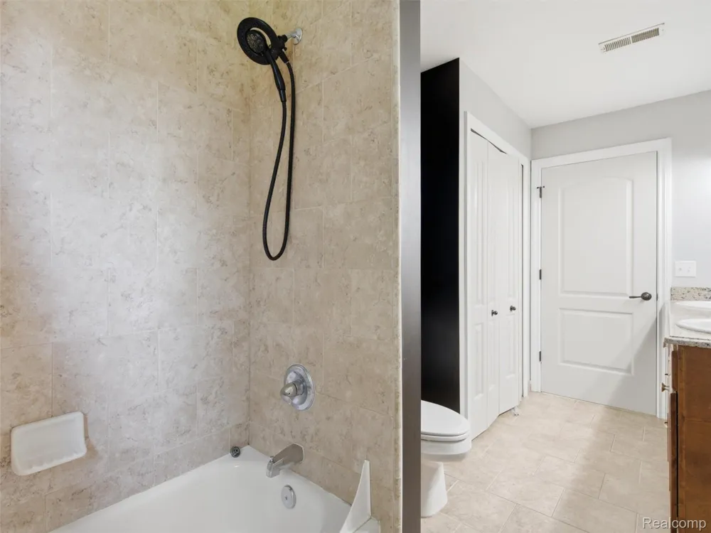 39218 Nautical Lane Harrison Charter Township, MI 48045
