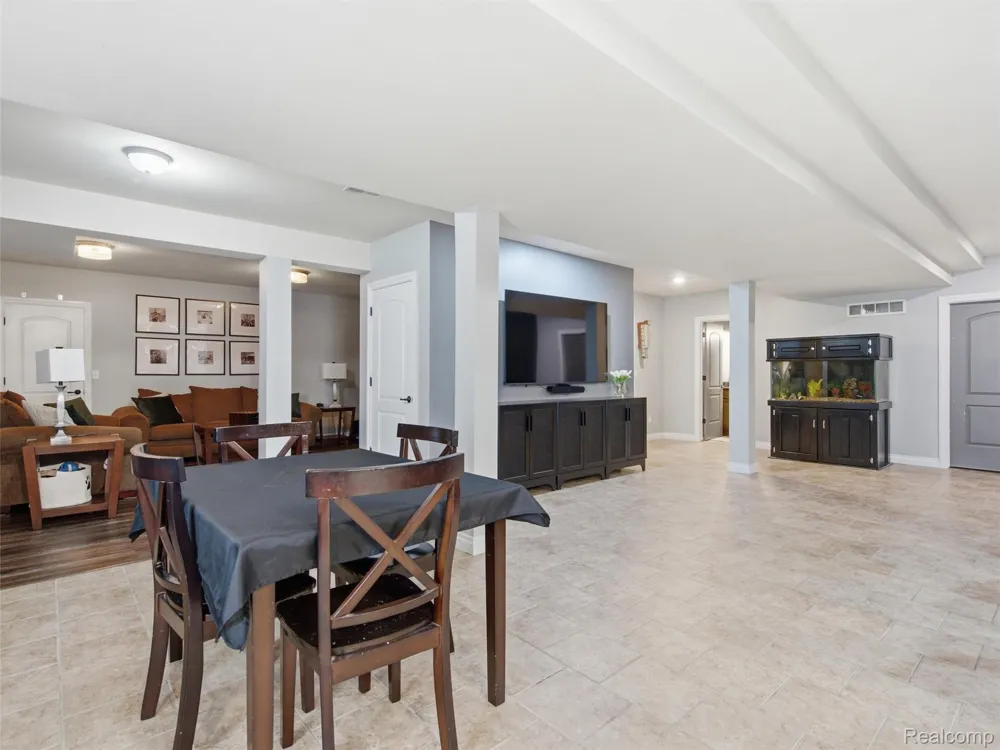 39218 Nautical Lane Harrison Charter Township, MI 48045