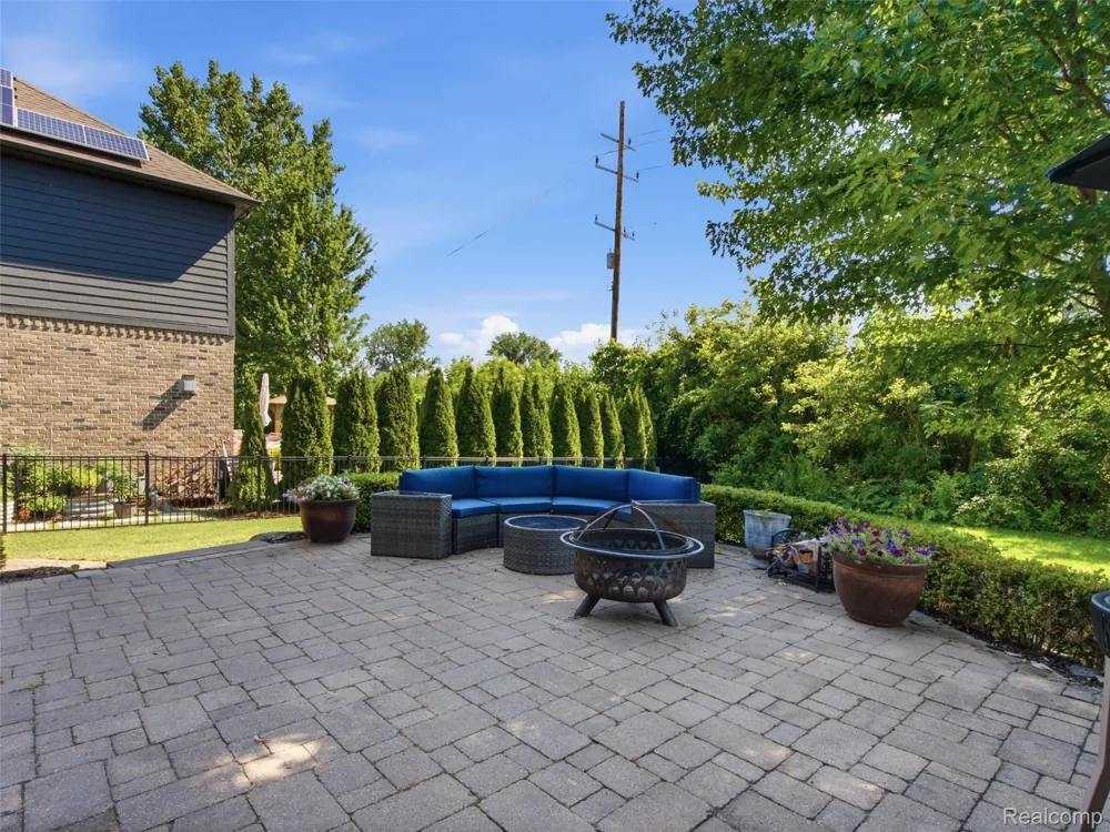 39218 Nautical Lane Harrison Charter Township, MI 48045