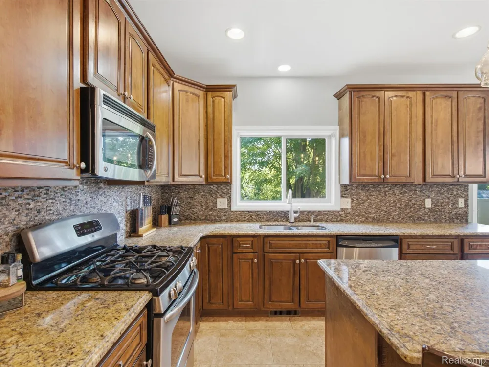39218 Nautical Lane Harrison Charter Township, MI 48045