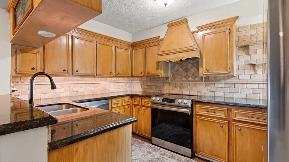 655 Davis Road League City, TX 77573