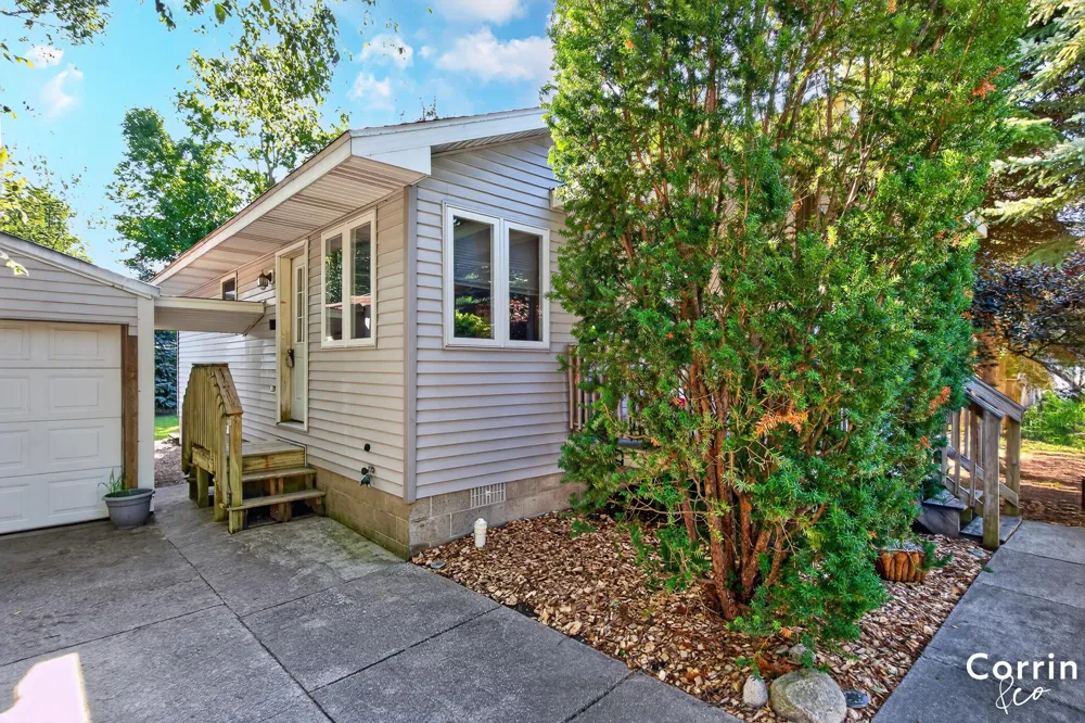 110 S Apple Street Hart, MI 49420