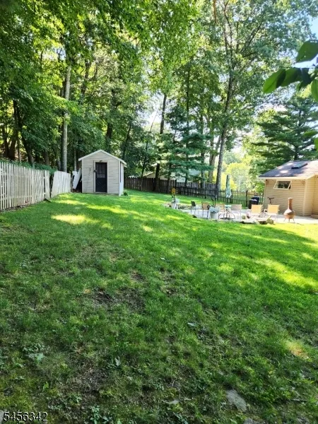 121 Summit Rd Sparta, NJ 07871