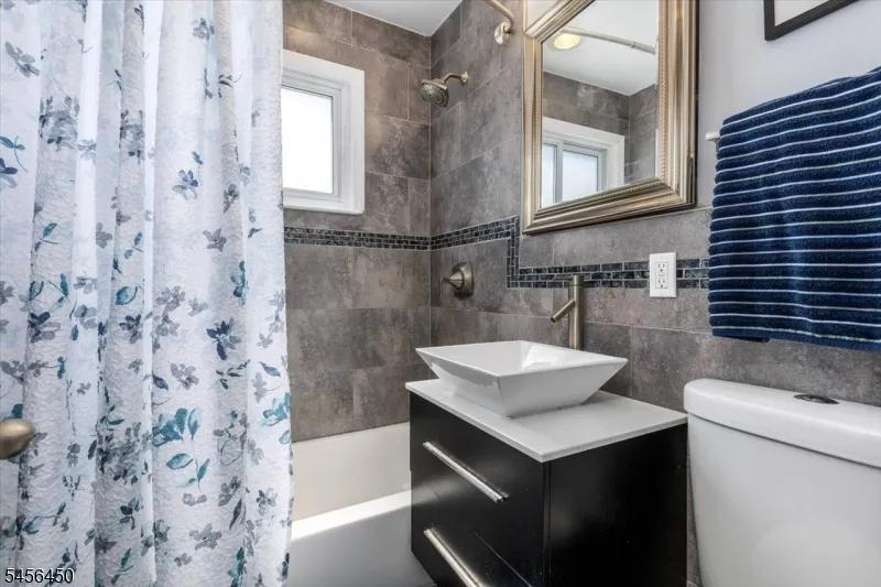 19 Overhill Rd Belleville, NJ 07109