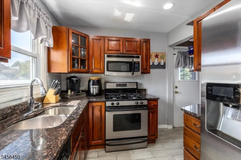 19 Overhill Rd Belleville, NJ 07109