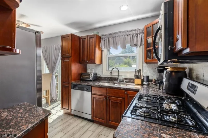 19 Overhill Rd Belleville, NJ 07109