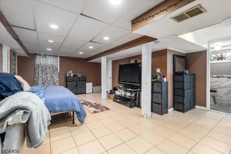 19 Overhill Rd Belleville, NJ 07109
