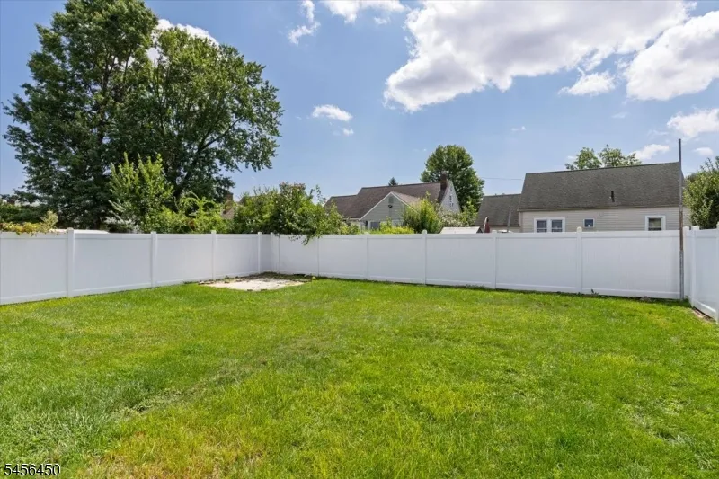19 Overhill Rd Belleville, NJ 07109