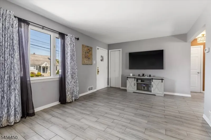 19 Overhill Rd Belleville, NJ 07109