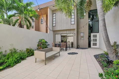 4799 NW 9TH AVENUE