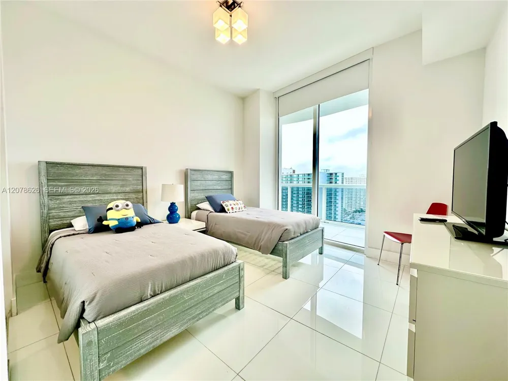 15811 Collins Ave #1605 Sunny Isles Beach, FL 33160