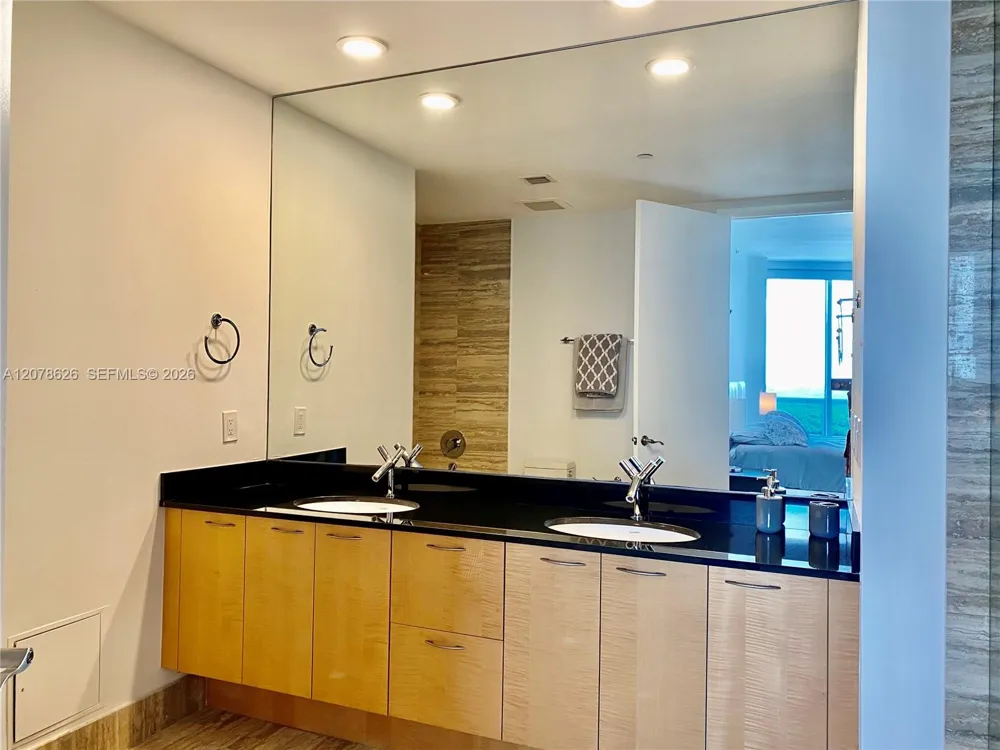 15811 Collins Ave #1605 Sunny Isles Beach, FL 33160