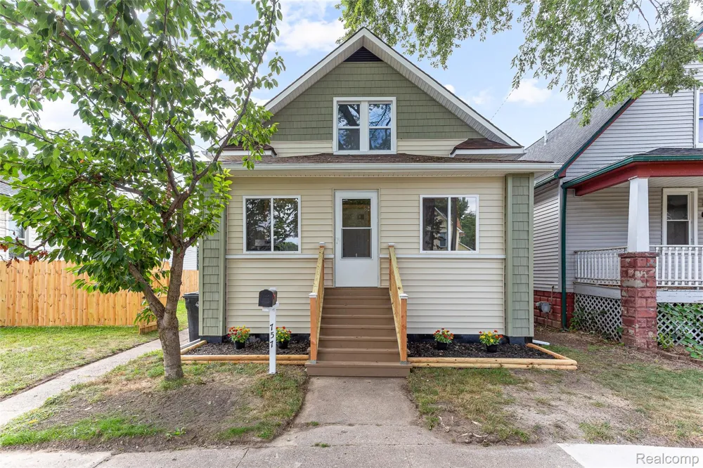757 Orchard Street Wyandotte City, MI 48192