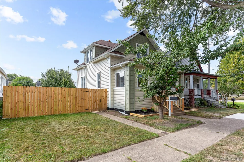 757 Orchard Street Wyandotte City, MI 48192