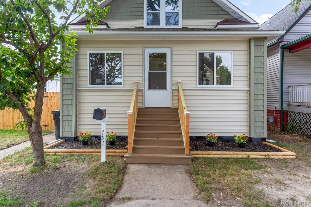 757 Orchard Street Wyandotte City, MI 48192