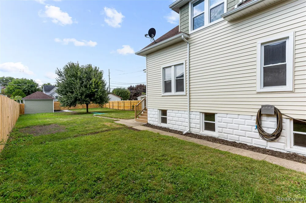 757 Orchard Street Wyandotte City, MI 48192