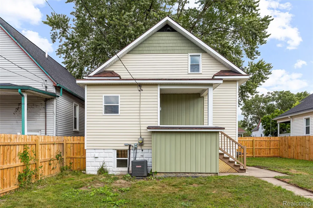757 Orchard Street Wyandotte City, MI 48192