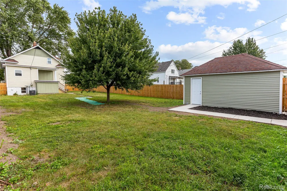 757 Orchard Street Wyandotte City, MI 48192