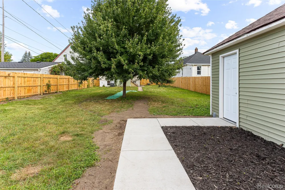 757 Orchard Street Wyandotte City, MI 48192