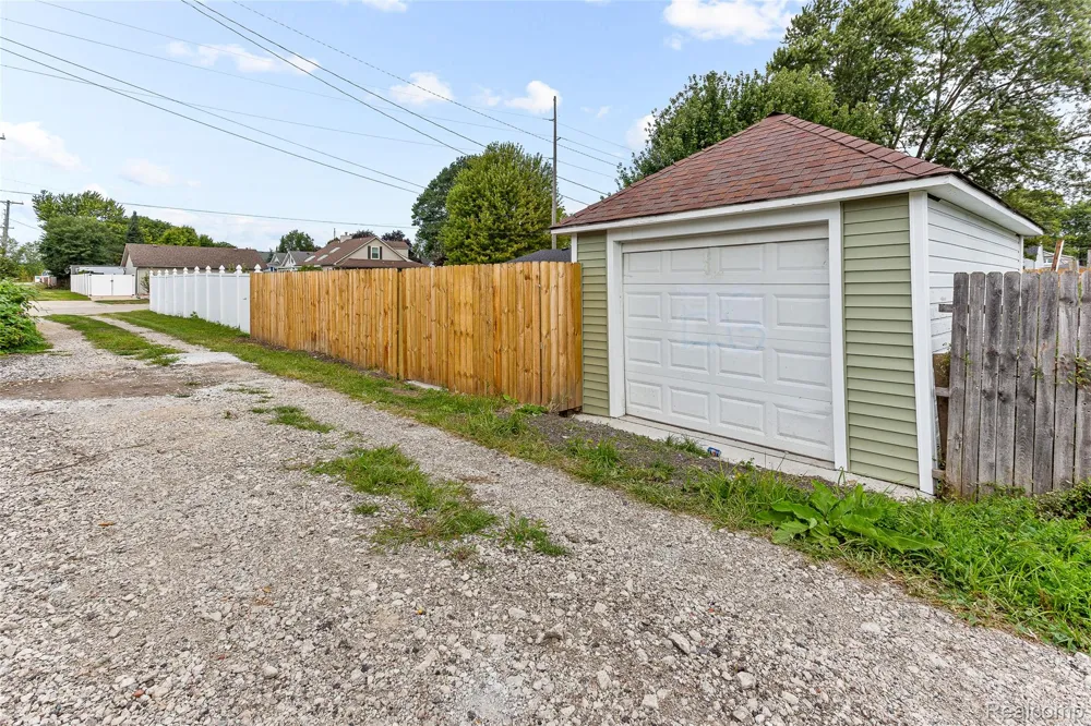 757 Orchard Street Wyandotte City, MI 48192