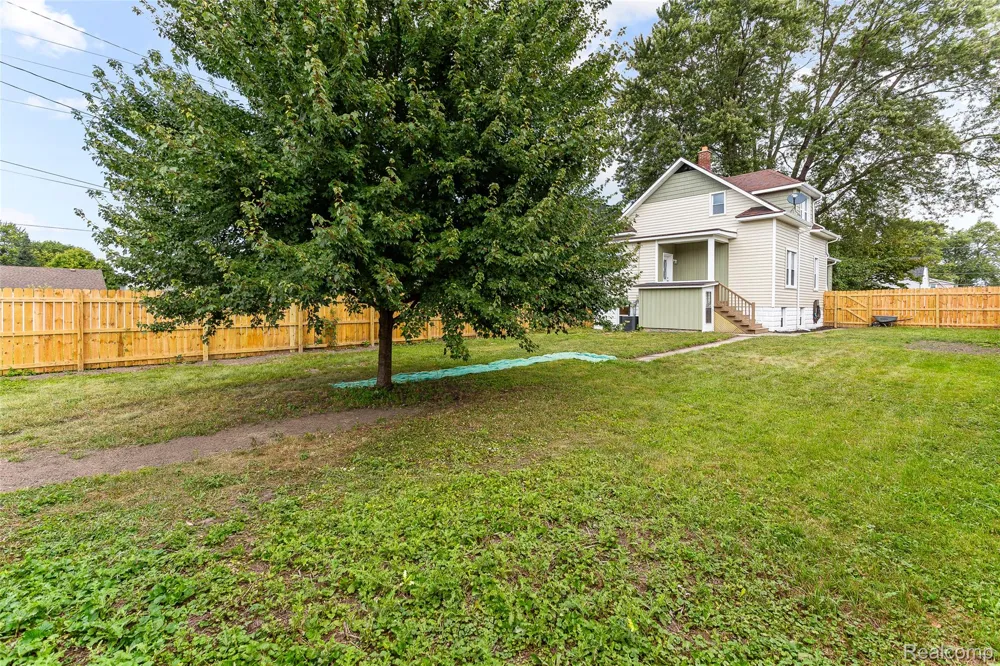 757 Orchard Street Wyandotte City, MI 48192