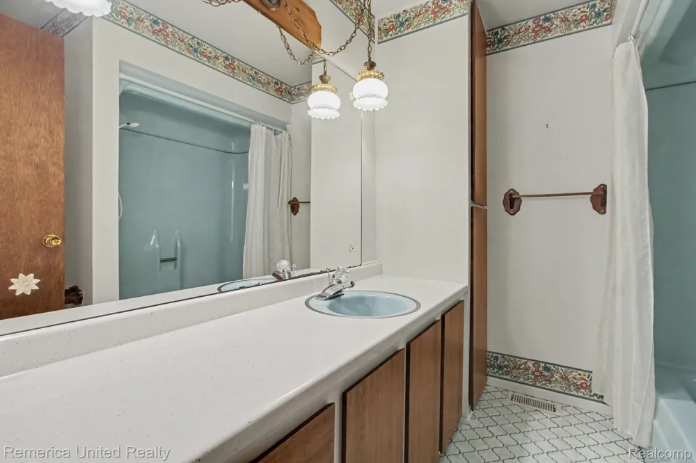 13650 Spencer Road Brighton Township, MI 48380