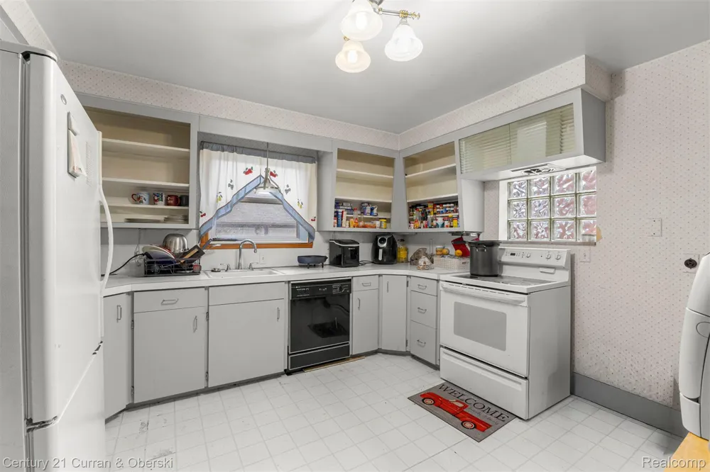 14050 Garfield Redford Charter Township, MI 48239