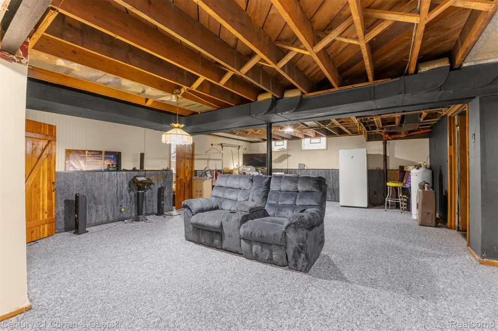 14050 Garfield Redford Charter Township, MI 48239