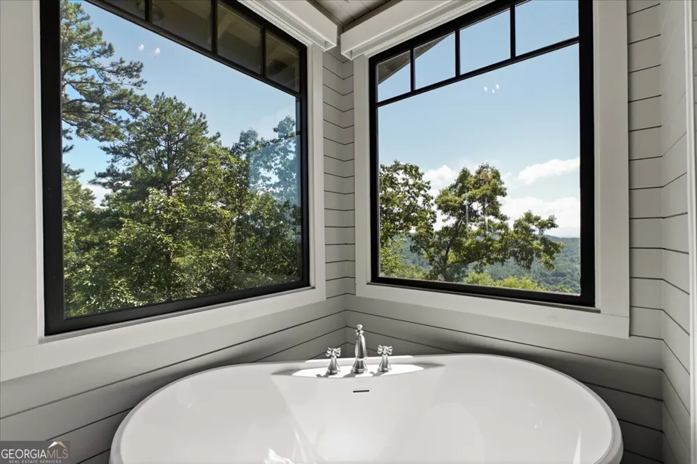 207 Utana Bluffs TRL Ellijay, GA 30540
