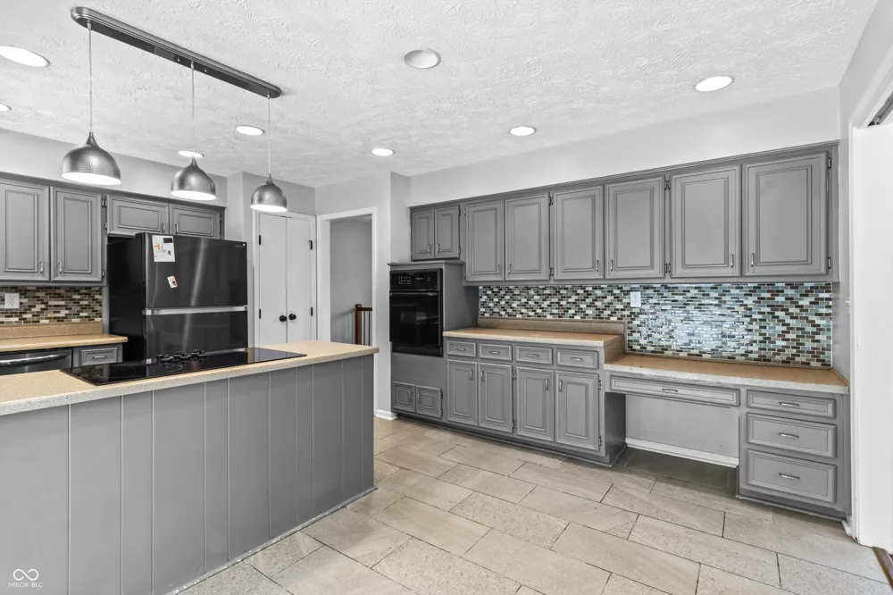 272 Canterbury Drive Avon, IN 46123
