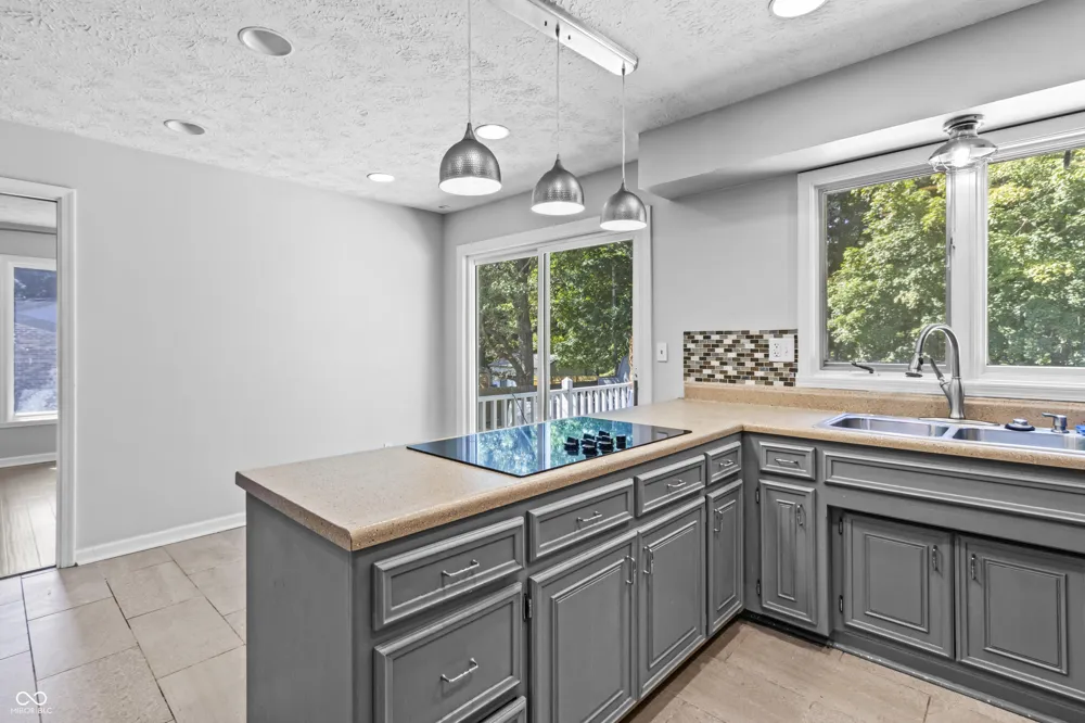 272 Canterbury Drive Avon, IN 46123