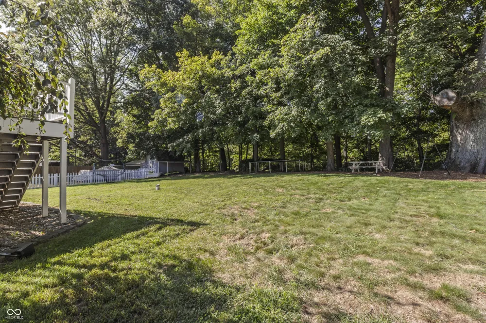 272 Canterbury Drive Avon, IN 46123
