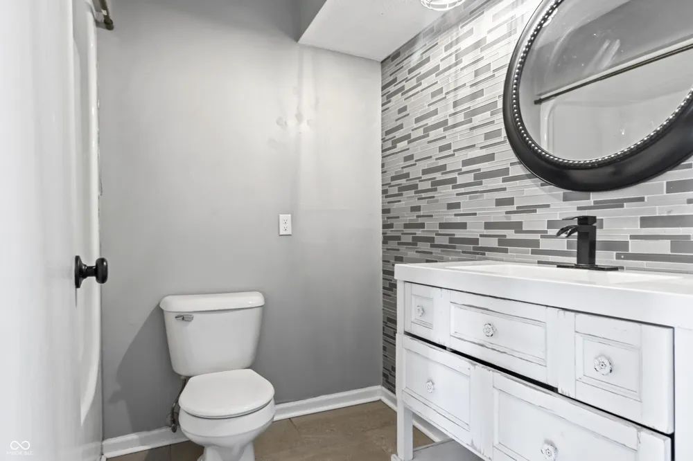 272 Canterbury Drive Avon, IN 46123