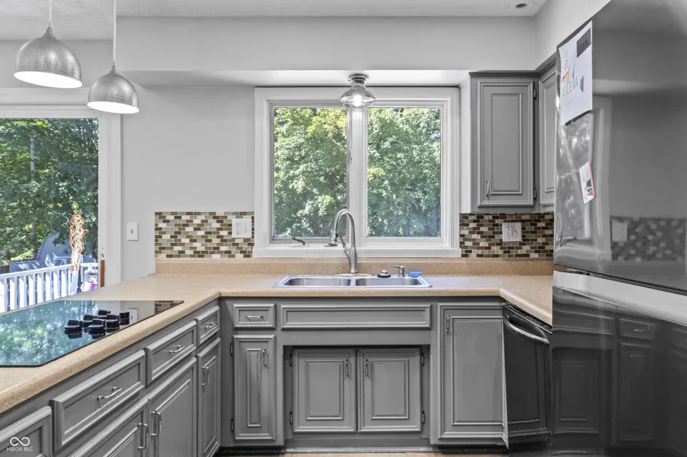 272 Canterbury Drive Avon, IN 46123