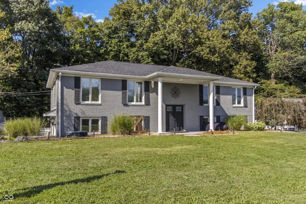 272 Canterbury Drive Avon, IN 46123