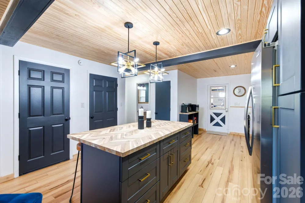 410 Mother In Law Lane Burnsville, NC 28714
