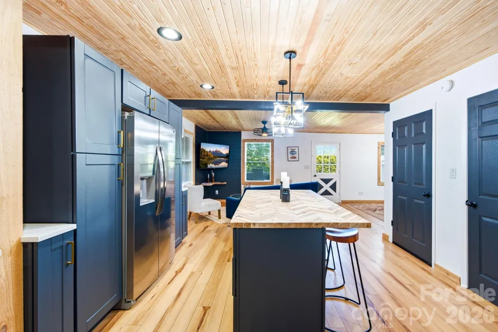 410 Mother In Law Lane Burnsville, NC 28714