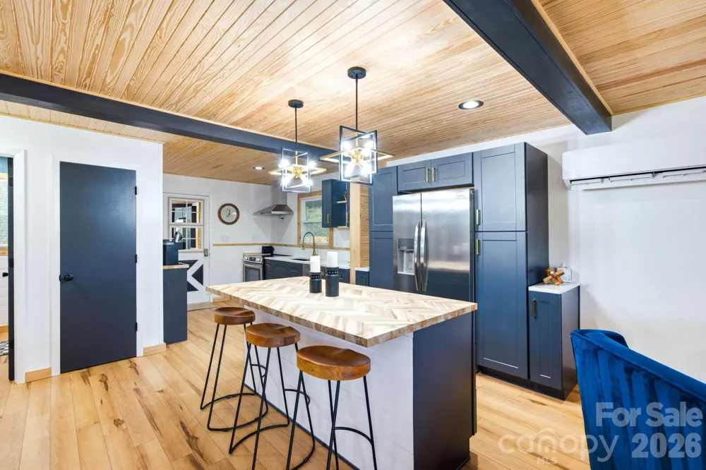 410 Mother In Law Lane Burnsville, NC 28714